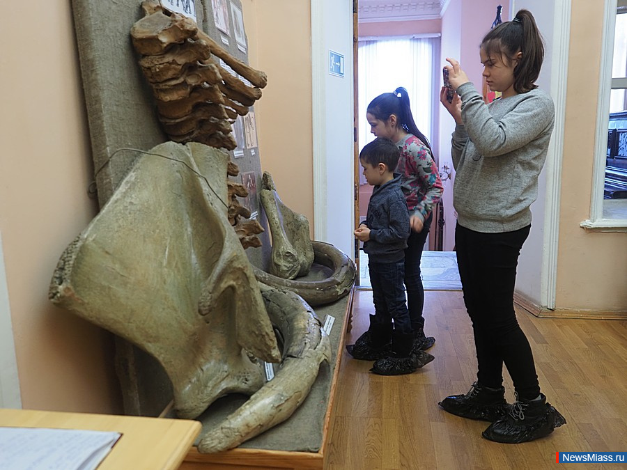      :    .       .     -    