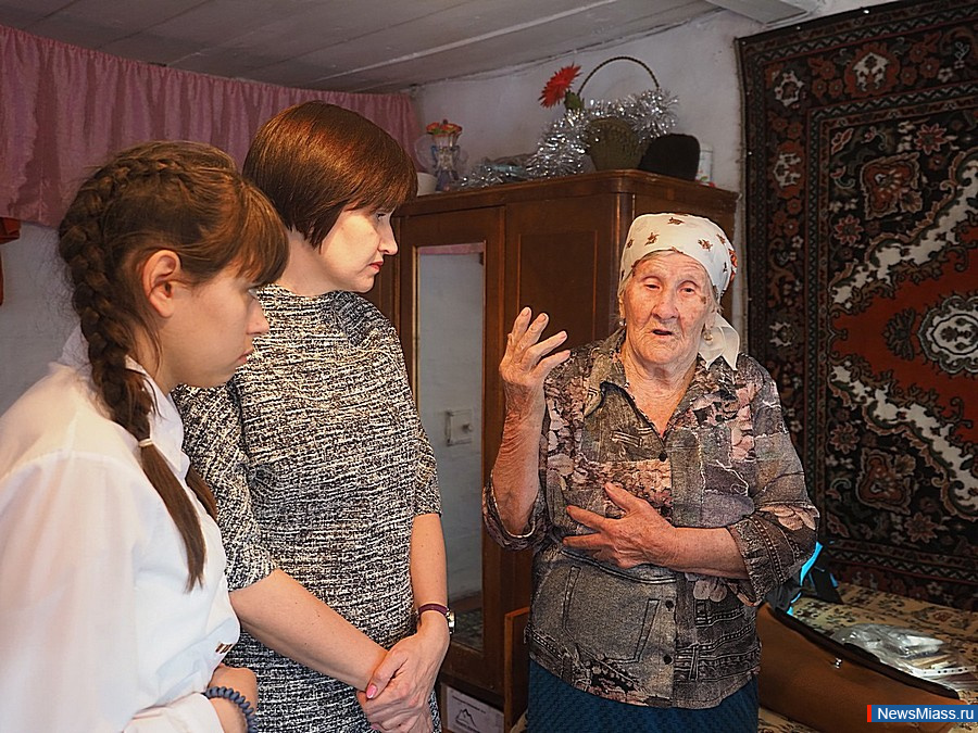 -       .    "! ! !"   ""      