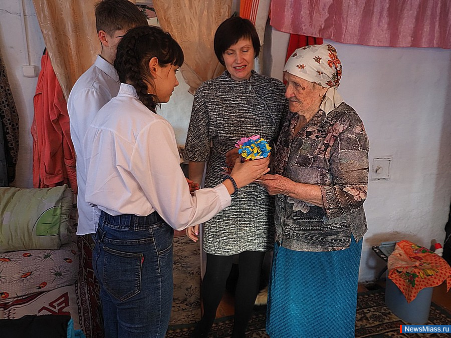 -       .    "! ! !"   ""      