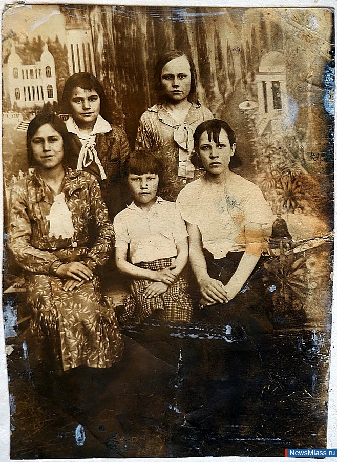 -       .    "! ! !"   ""      