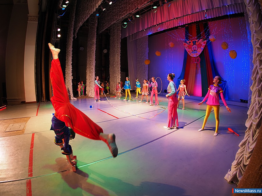 � ������ ��������� ����� "����" ������� 30-������ ������. �� ��������� �������� ��� �������� ���� ������������ ������������� ���������