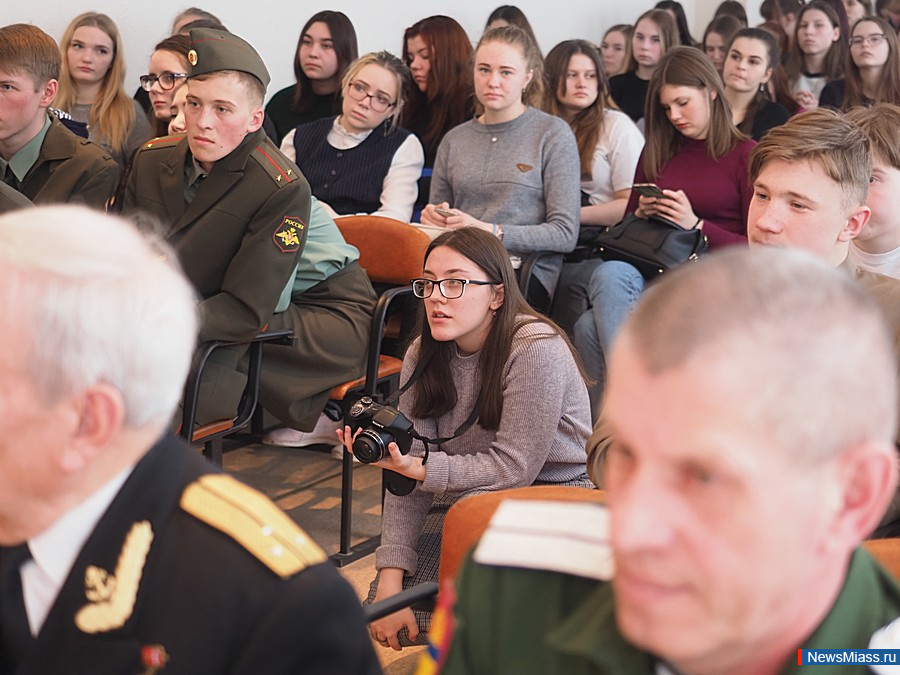 � ������ ������ ������-�������������� �������, ����������� ������� ������. � �������� ������� ������� ������� ������ ������������ �������� ��������� ��������������� �������� � �������� ������ "���� ������"