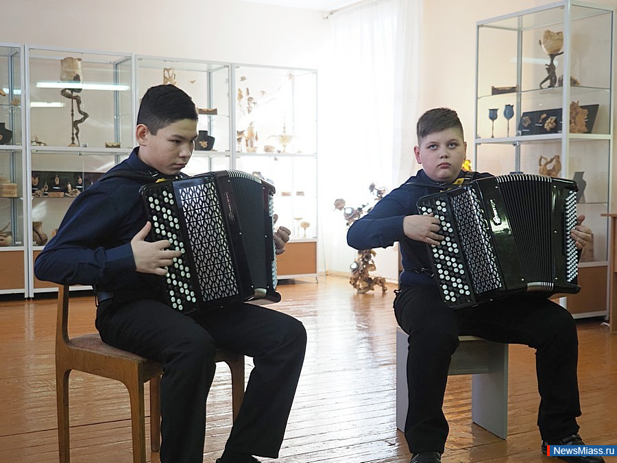 � ������ ��������� �������� �������� "������ �����!". � ���� ��������� ���������� ������ ������������ ������ �����������-����������� ���������� �� �������, ������ � ���� ����� ���������