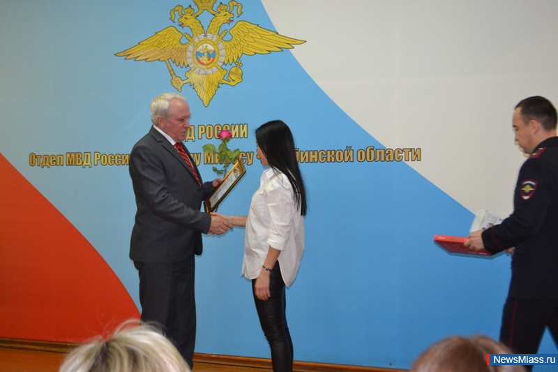      8     .        .      -    