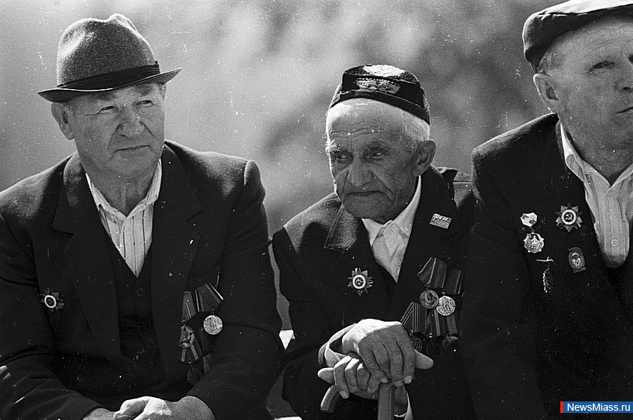 " "    .  4.  50-     -    