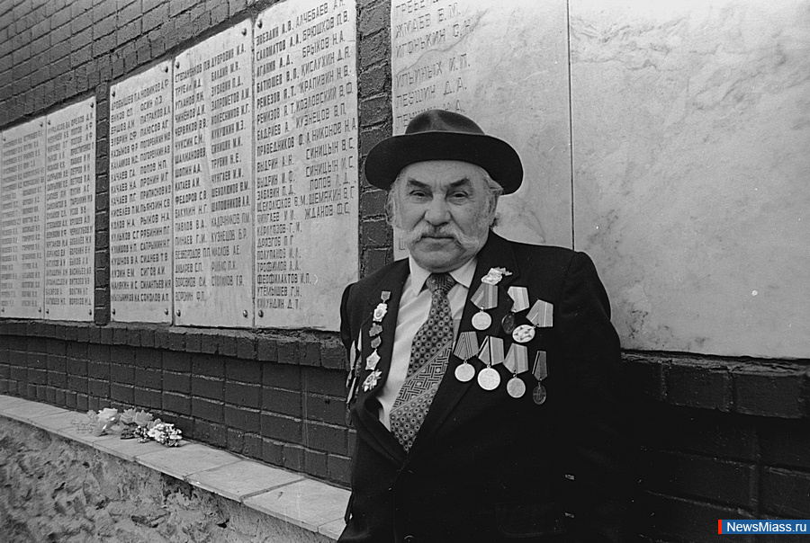 " "    .  4.  50-     -    