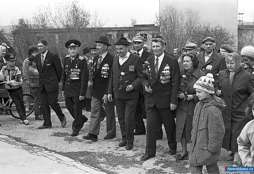 " "    .  4.  50-     -    