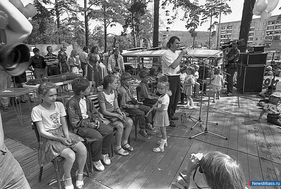      ""   .      ""     1993 .    -    