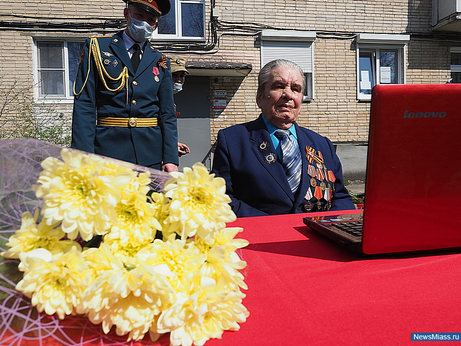 Парад у дома ветерана описание фото