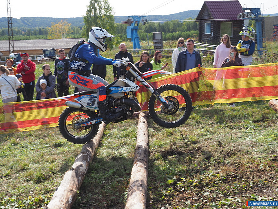     -.  Light Enduro Racing 2020     150     