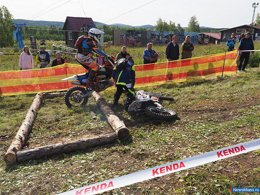     -.  Light Enduro Racing 2020     150     