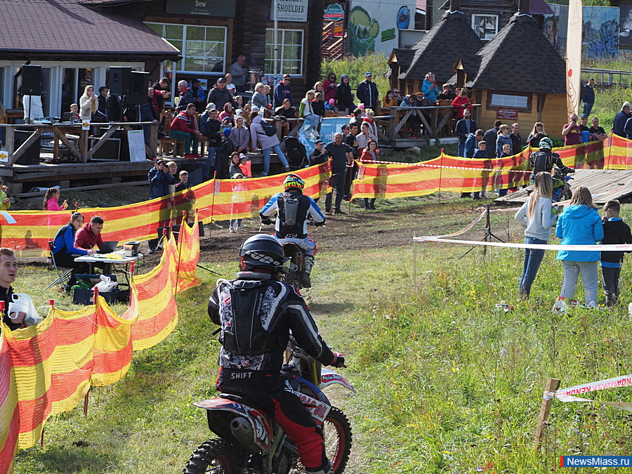     -.  Light Enduro Racing 2020     150     