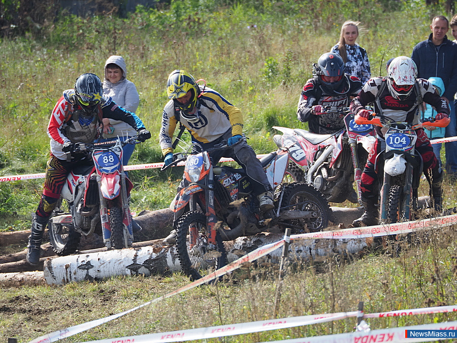     -.  Light Enduro Racing 2020     150     