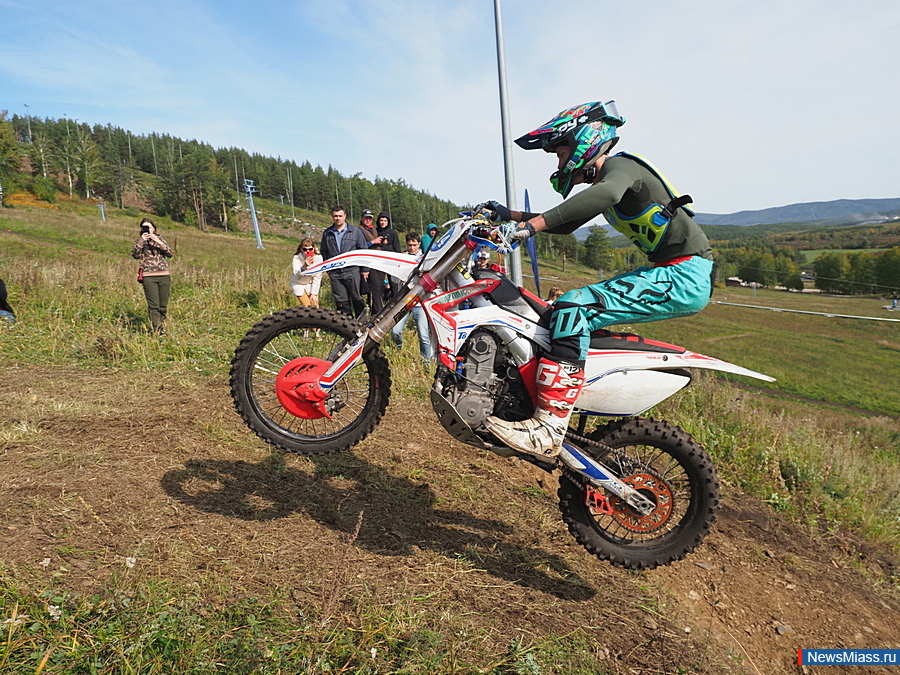     -.  Light Enduro Racing 2020     150     