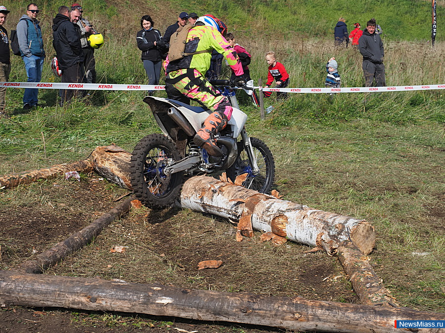     -.  Light Enduro Racing 2020     150     