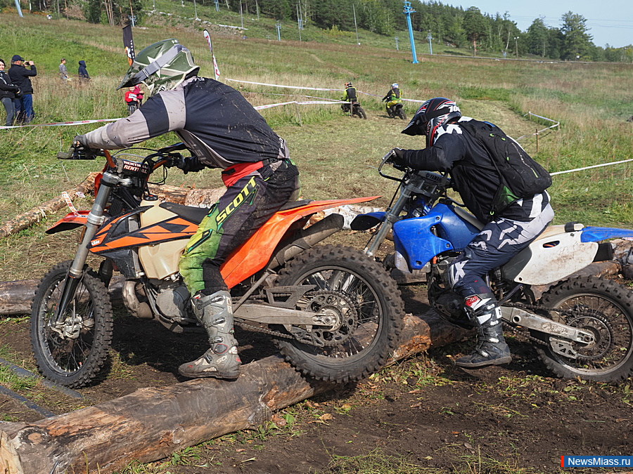     -.  Light Enduro Racing 2020     150     