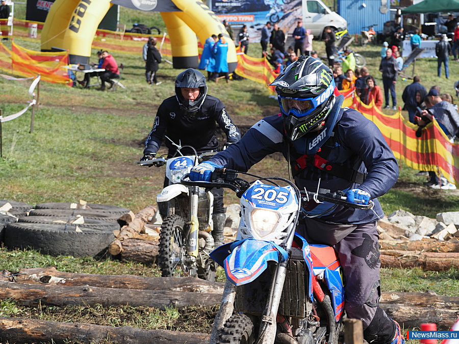     -.  Light Enduro Racing 2020     150     