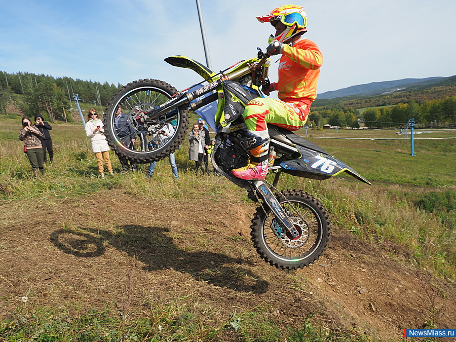     -.  Light Enduro Racing 2020     150     