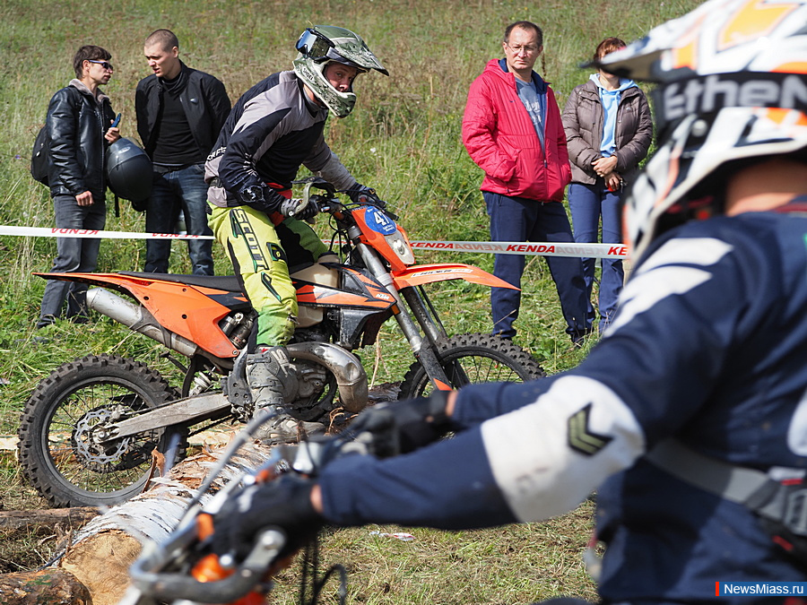     -.  Light Enduro Racing 2020     150     