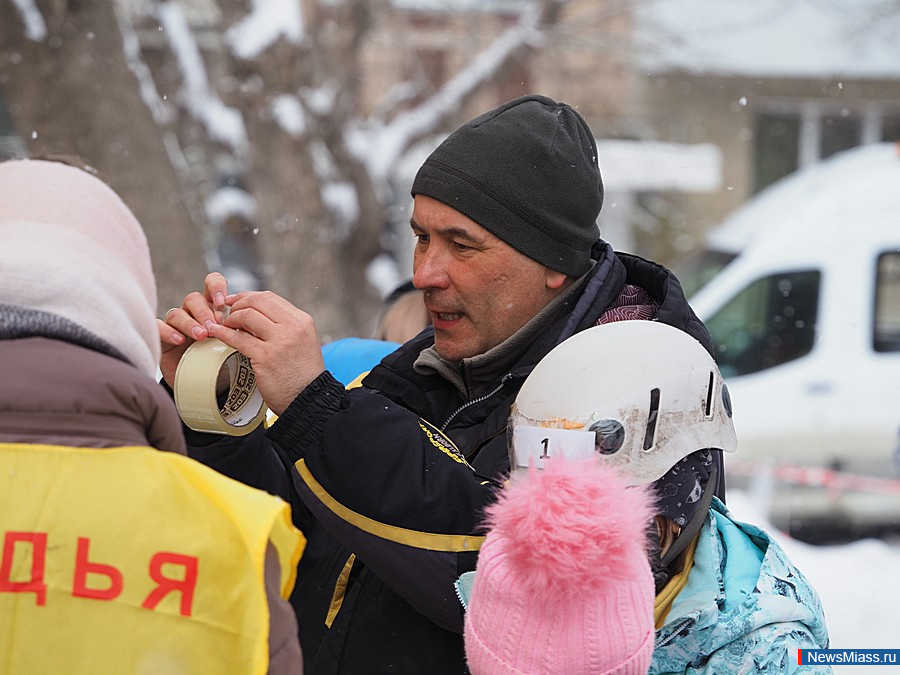         .   ""              "  - 2021"