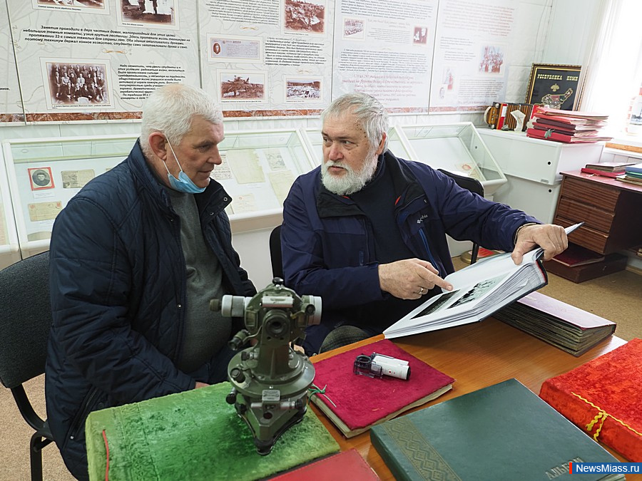     100- .  1977 , .   . 