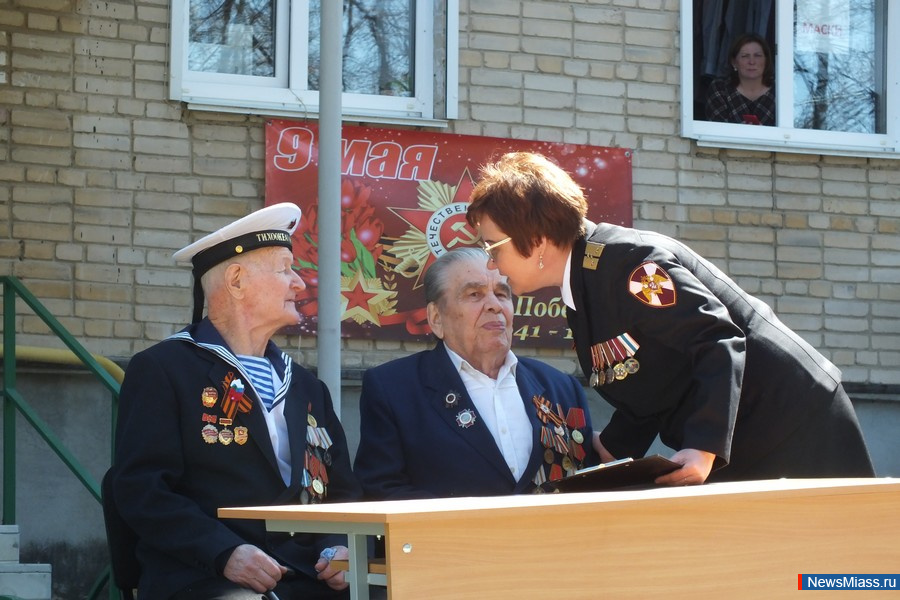       .    76-        3498         