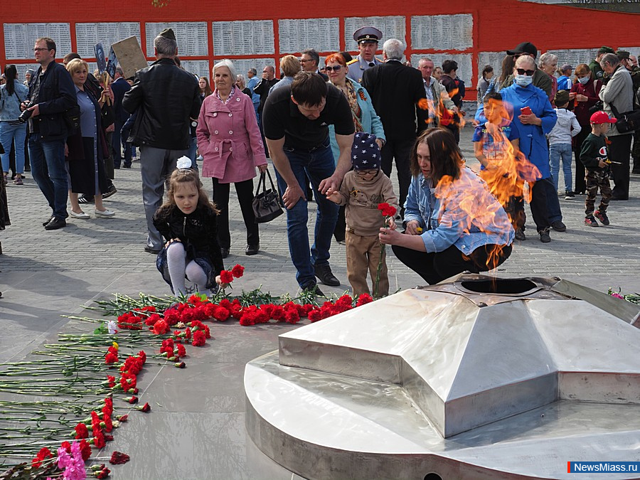 Мемориал миасс. В память Миасс. День Победы Миасс. Мемориал Миасс в память автозавод.