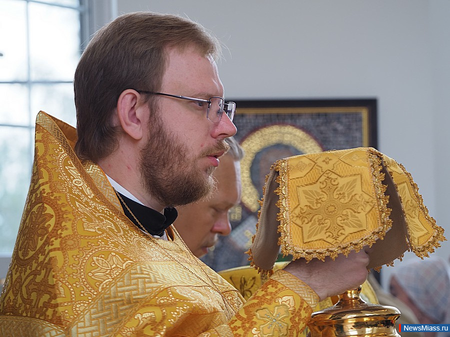 ". . ".       "   LOGOS"