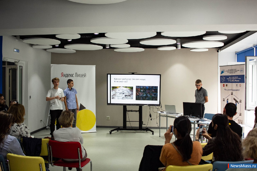 "IT-Cube.  ".         "IT-"