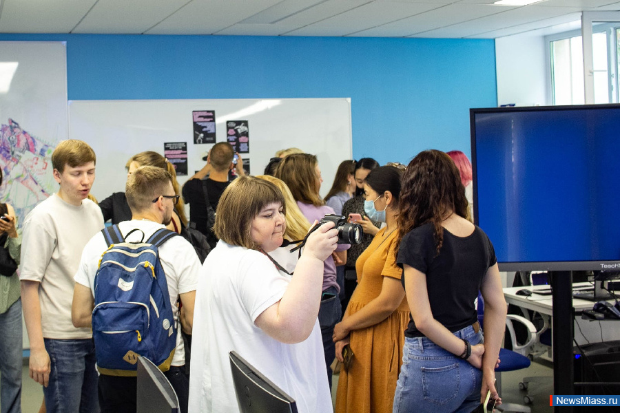 "IT-Cube.  ".         "IT-"