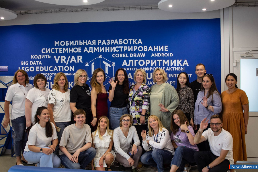 "IT-Cube.  ".         "IT-"