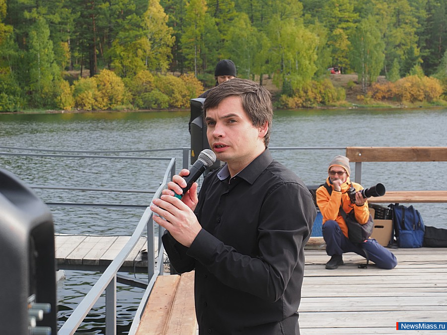       "".        " " -        En+Group