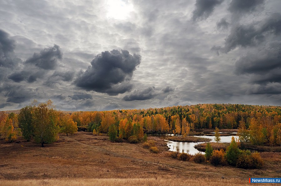 Природа одела. Габор фотограф пейзажист осень. Осень в объективе. Осенний пейзаж в городе картинки. Осенние пейзажи фото городские Петрозаводск.