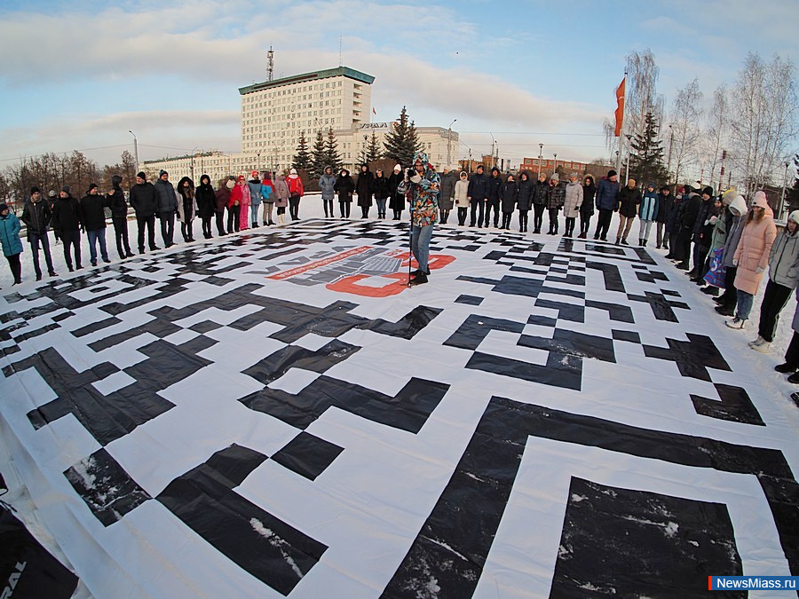   ""      QR-  !.     ,        ""