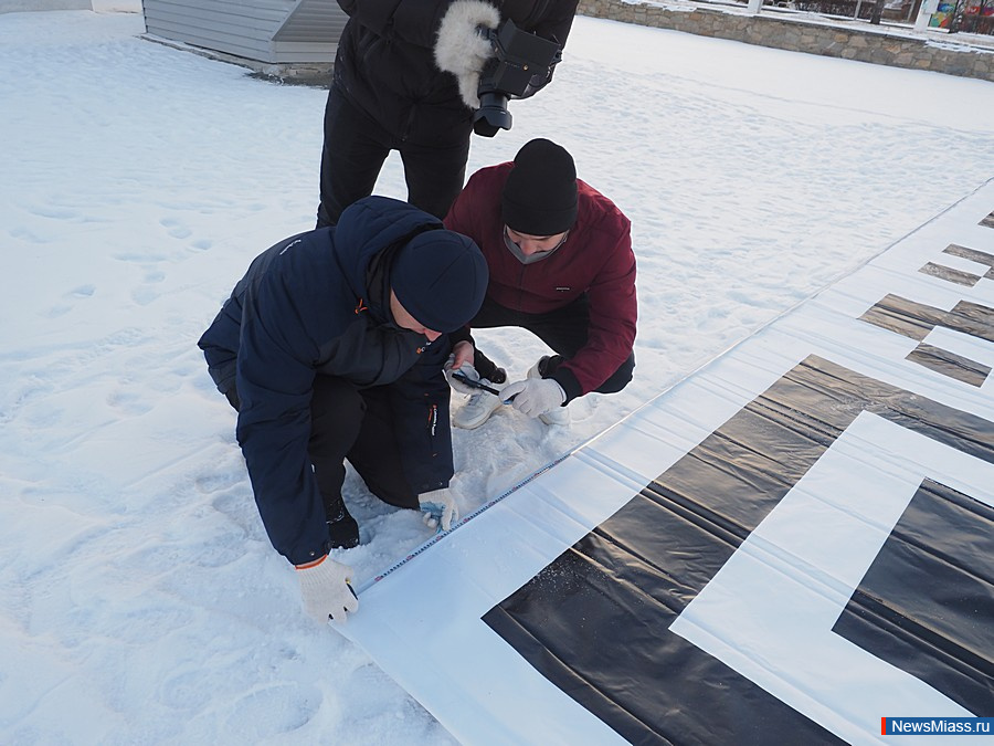   ""      QR-  !.     ,        ""