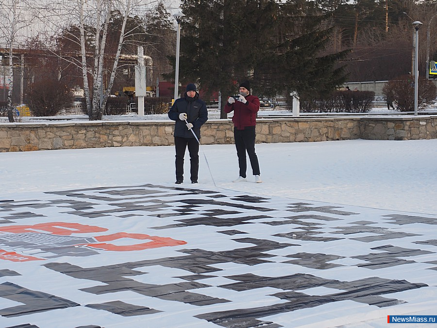   ""      QR-  !.     ,        ""