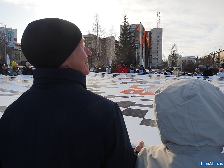   ""      QR-  !.     ,        ""