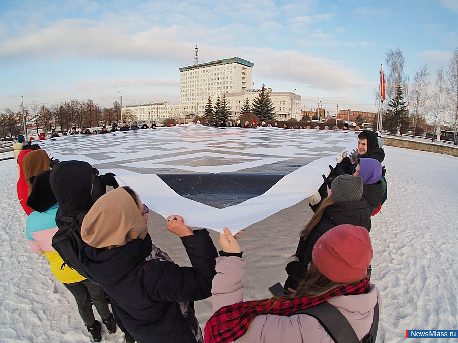   ""      QR-  !.     ,        ""