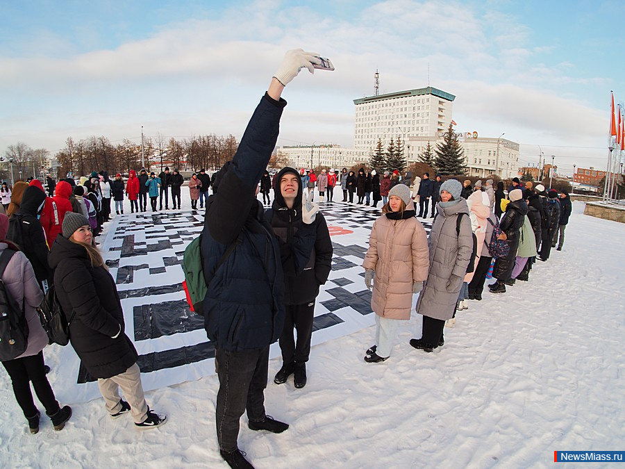   ""      QR-  !.     ,        ""