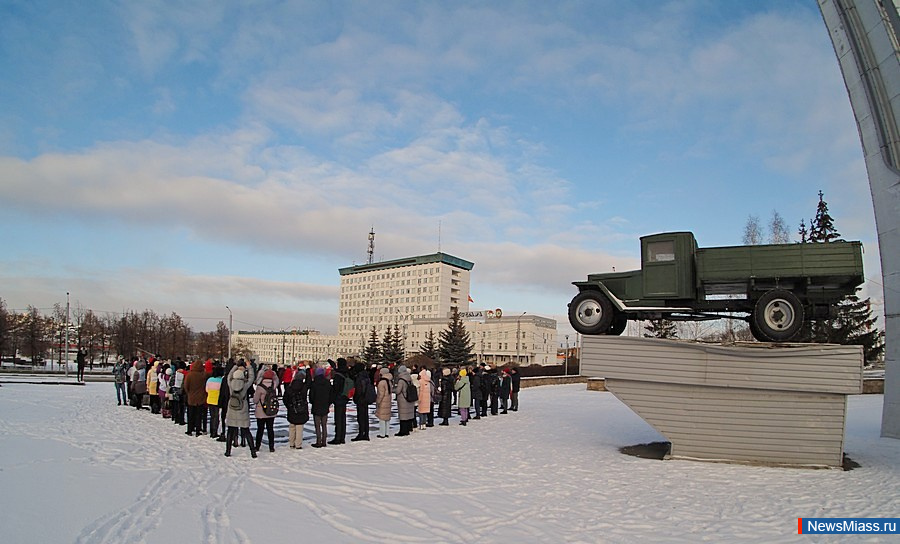   ""      QR-  !.     ,        ""