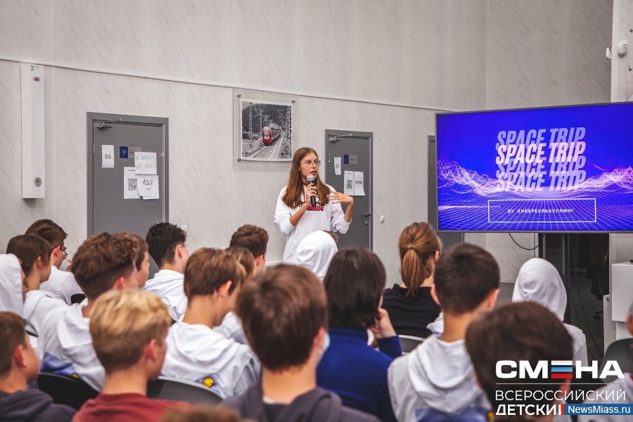   ""   !.   VR/AR  "Stonks"  IT-Cube. -   