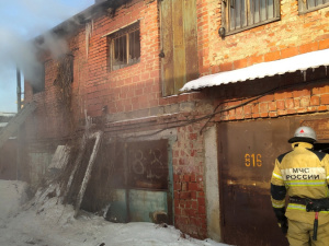 Пожарные Миасса ликвидировали возгорание в гараже