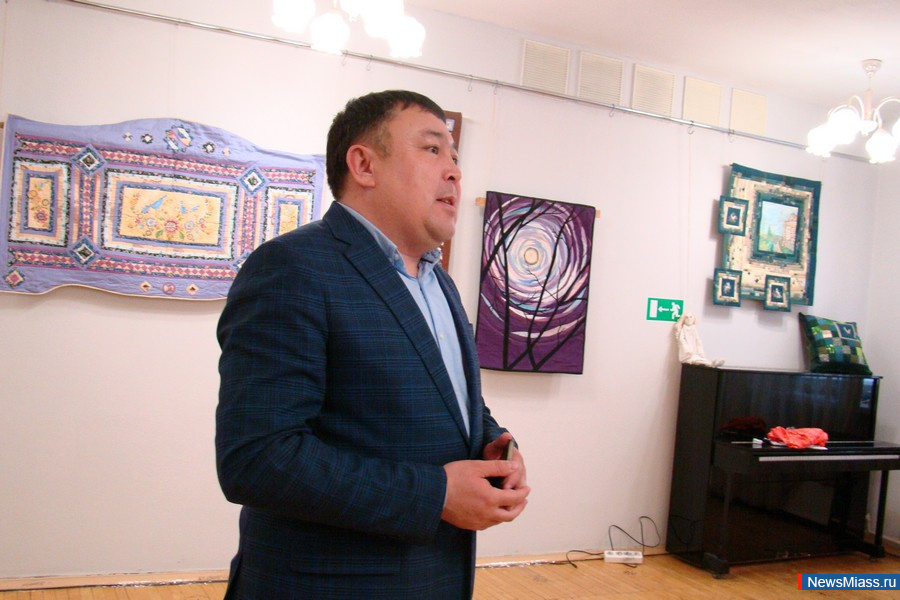      .    " "  ,  "  -  "