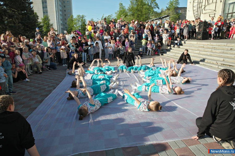   ,  !.       ,   " ",     