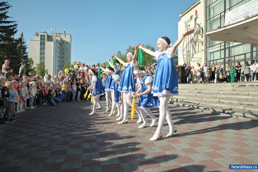   ,  !.       ,   " ",     