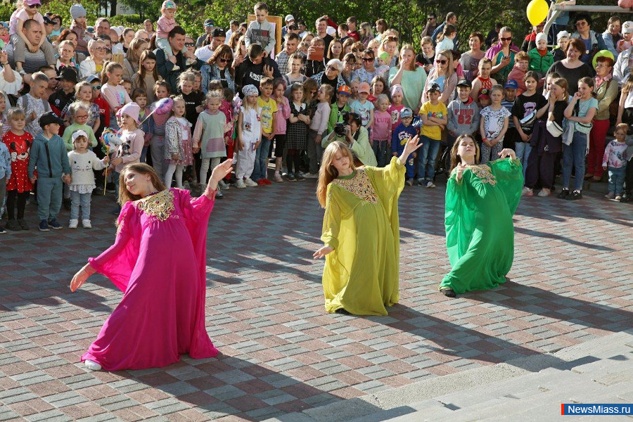   ,  !.       ,   " ",     