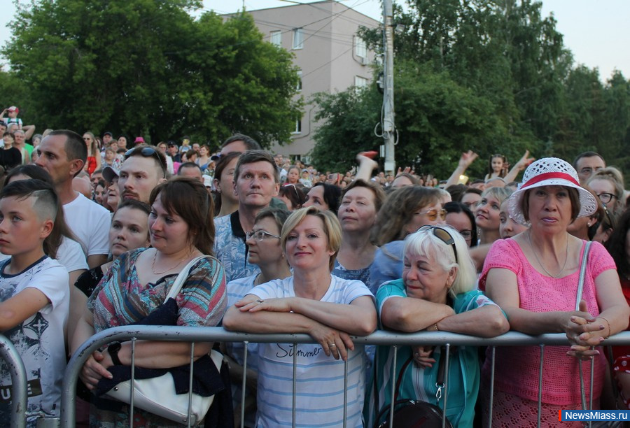      .           ,    DJ Groove