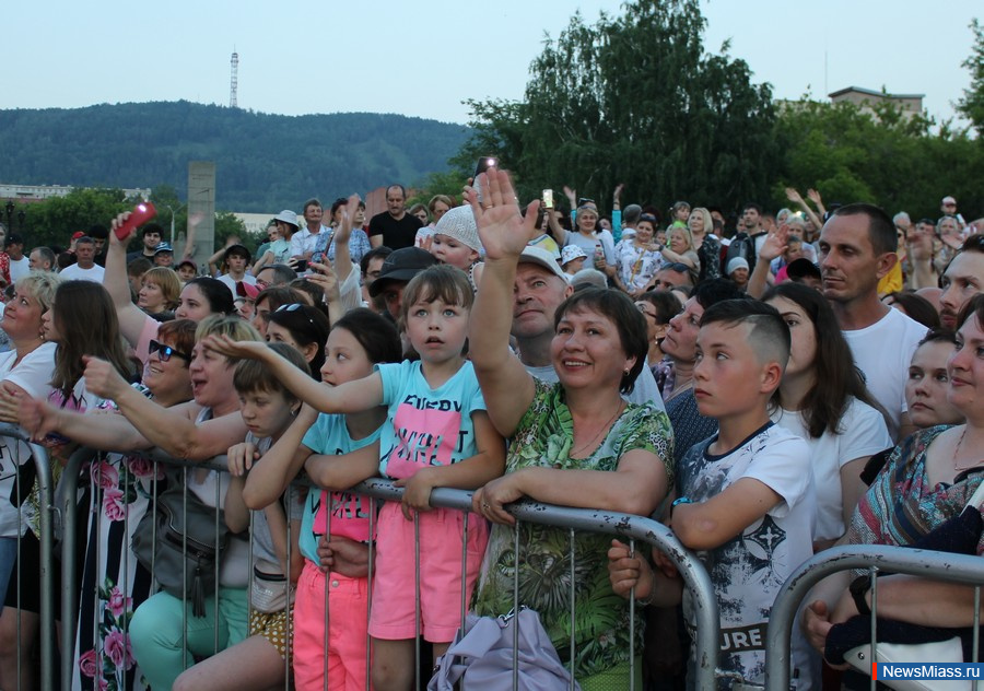      .           ,    DJ Groove