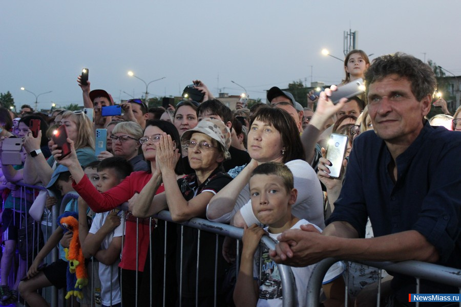      .           ,    DJ Groove