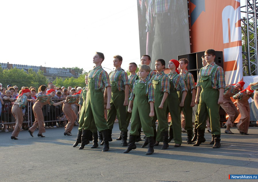      .           ,    DJ Groove